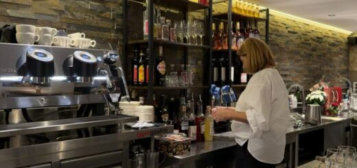 Susanne und Julia bei der Arbeit